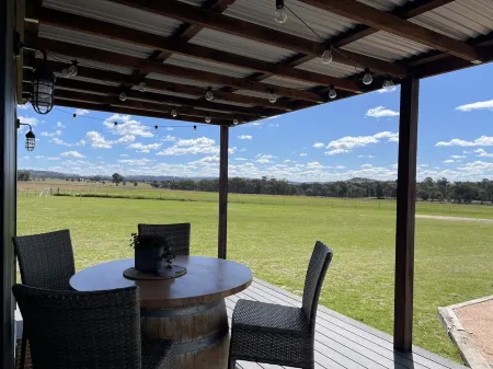 Cozy cottage at Frog Rock, uninterrupted mountain views.