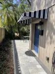Close to Beaches, quiet and private new guest house - full kitchen, deck & patio Hôtels à proximité de : Florida Botanical Gardens