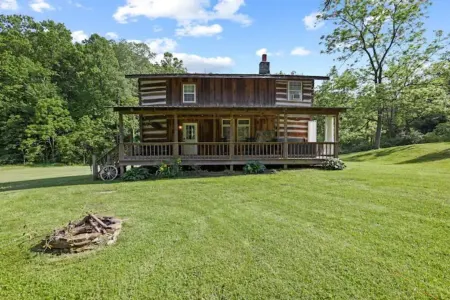 Private, unique log cabin with hot tub, 3 BR/2 bath