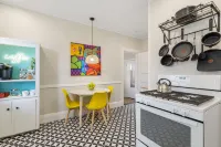 Artful Escape • Minutes to Salem, Beach and Train to Boston • Private Parking