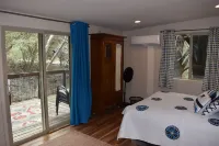 Creekside Madera Canyon Cabin close to Trailheads for hiking and birdwatching