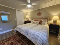 Cozy and Private Gem Cabin in the Smoky Mtns of NC, dog friendly,  great views!