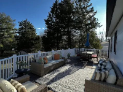 Alexandria VA Spacious, Family-Friendly 5Br Home Near DC Hotels in Lincolnia