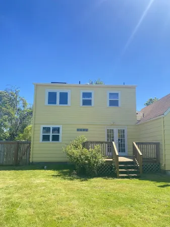 Charming, light-filled SE Eugene 2-story house Отели рядом с достопримечательностью «Парк Хендрикс»