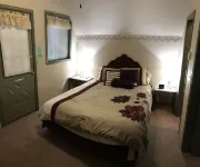 2-Story Chalet, clean, 3Br / 2Ba in Snowline, best rates, WiFi and Hot Tub