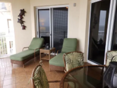 Direct Ocean Front Penthouse, Vacation In The Lap Of Luxury !