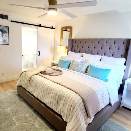 POSHPADZ Villa Hermosa, Sleeps 6, Water View, Walk to Jupiter Beach, Pool,Tennis