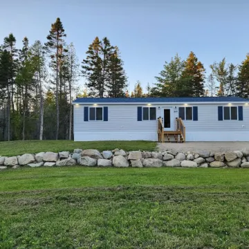 Modern private home central location to beautiful coastal views