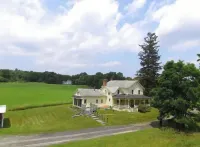 Country Living Close to the Capital Region 100 Acres of Nature to Explore