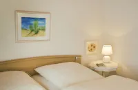 Vacation home Wilhelmine - Apartment Schwalbe EG Hotels in Greetsiel