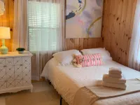 GREAT Newly Renovated  Sebago Lake- short walk to Nason`s beach🏠🏖🚗 Hotels in Sebago