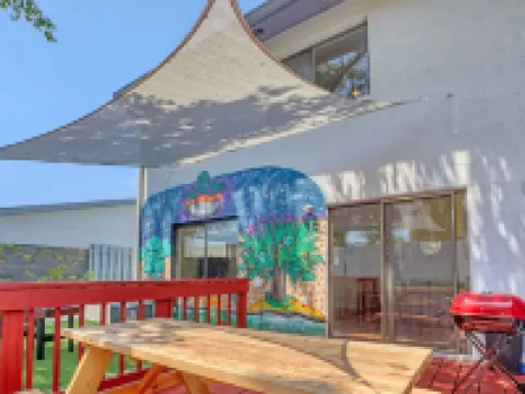 Newly Renovated Luxury Stay - Space Home By Beach & Port