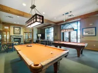 Slope Views, Cozy 2 King Beds, Pinball, Short 5 minute Walk to Everything!