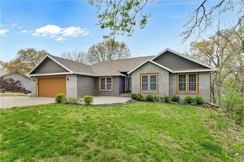 Waterfront Lakehouse with Dock, Kayaks, Paddleboards, Hot tub