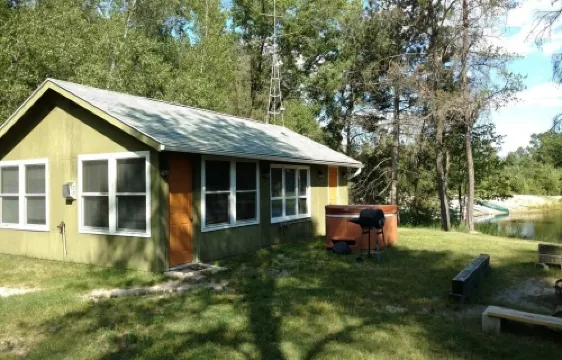 Pheasant Cottage- Cottages On Serenity Lake- has best view of Serenity Lake!