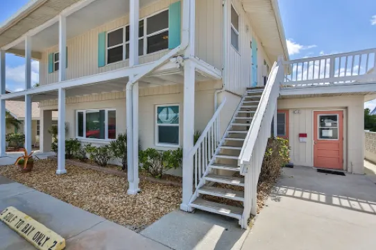 Stunning Views of the Beach & Bay - Spacious updated One BR condo w private deck Hotels in Nokomis