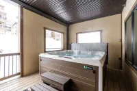 Large luxury ski-in/ski-out chalet style escape