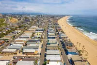 Peek-A-BOO ocean view. 50 Steps to the Sand Large Remodeled Beach House.