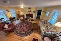 East Craftsbury, VT  historical. 9 bedroom 5.5 bath home . Hotels in Craftsbury