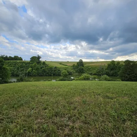 Quaint Cabin - 8 minutes from Ark Encounter!!Country setting, near town!!
