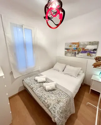 Nice Apartment la Sagrera - in a Very Quiet Area and Well Connected Các khách sạn ở 