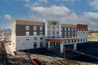 Holiday Inn Express & Suites Hollister