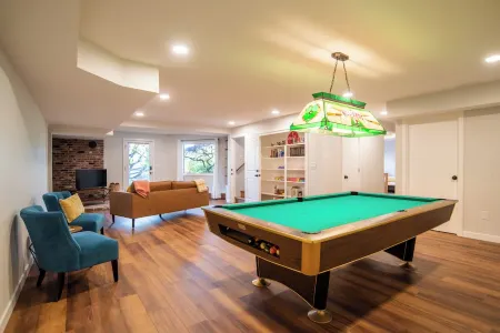 Newly Renovated! Peaceful Country Farmhouse with Hot Tub and Pool Отели рядом с достопримечательностью «Хокс Вью Уинери»