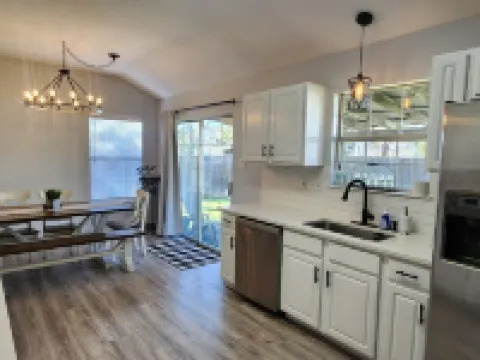 DRIP DROP INN - Stylish Hill Country Home in the Heart of Dripping Springs Hotels in Dripping Springs