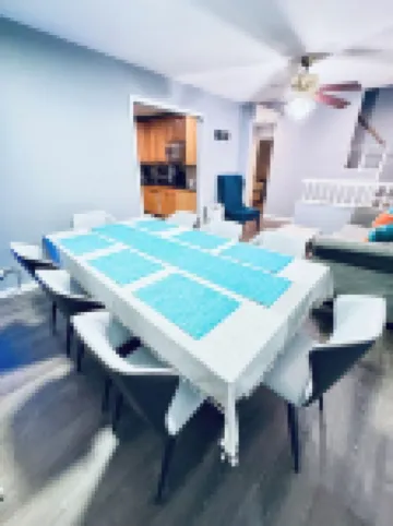 Luxury 4 Bed 2.5 Bath Home near O'Hare Airport