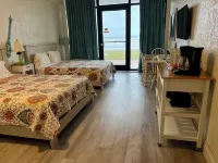 Oceanfront Studio1st floor- Pools Open - Hawaiian Inn