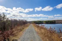 Luxury Home | Fire Pit | Beach | Grill | 2 Decks فنادق في سميثفيلد