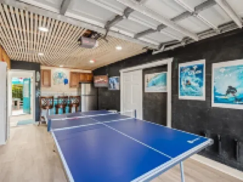 4/4 Home w/ Pool & Hot Tub – Steps from the Beach! 墨爾本海灘酒店