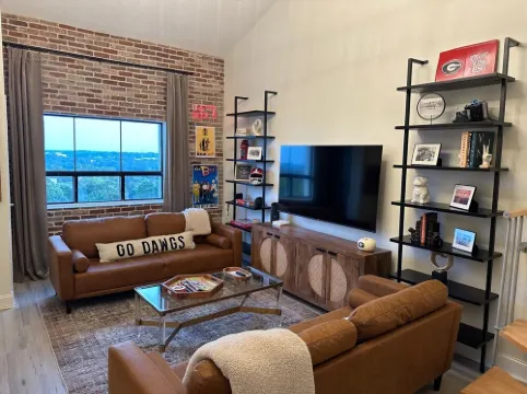 Downtown Athens Condo, Sanford Stadium Views, 12 Min Walk to Games
