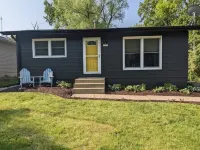 Lake it Easy at this beautiful 2 bedroom lake home Hotels in Paddock Lake