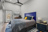 Lambeau Legends I - Brand new 4 bedroom, 2.5 bath 0.3 miles to Lambeau Field! Hotels in 