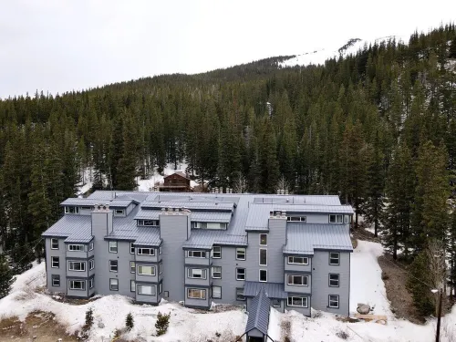 306 - 1br · Cozy Modern Condo on The Lake Hotels in Saint Mary's