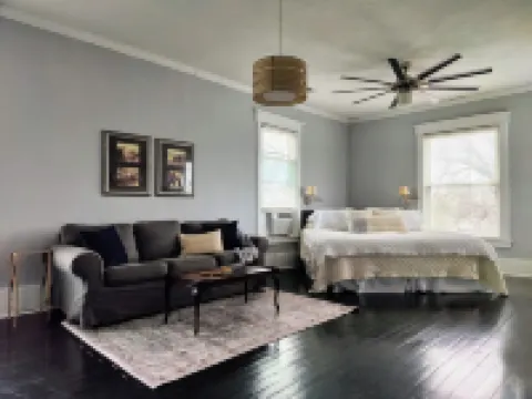 The Conner House-Walk to Magnolia!