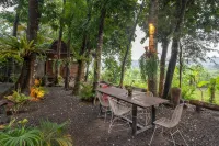 Villa Sare Bangunjiwo Hotel dekat Jalan Kembang Putih