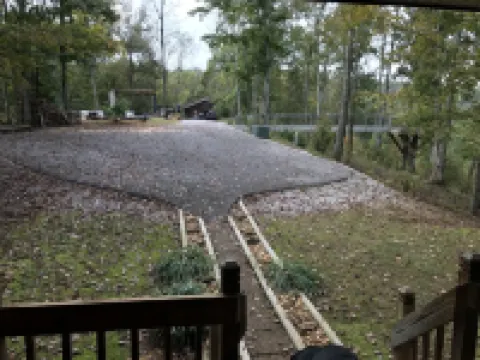 Cabin on Dale Hollow Lake - Hike to lake