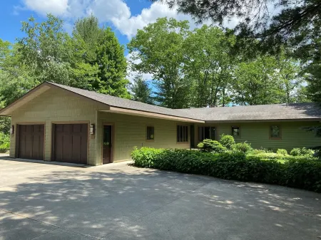 Family Fun...Lake Home,Kayaks,SUP.Pontoon Paddle Boat,Free WiF & Direct TV