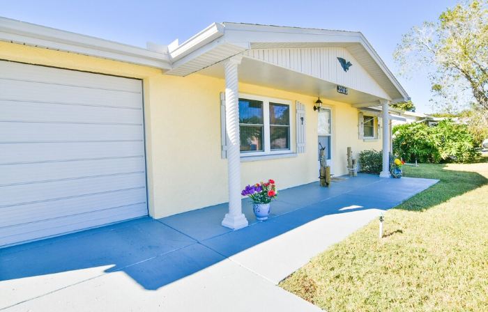 GREAT LOCATION WATERFRONT, HEATED POOL! BEAUTIFUL SUNSETS, ALL PETS STAY FREE!