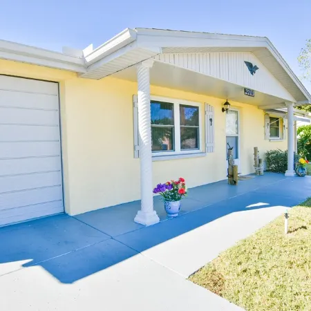 GREAT LOCATION WATERFRONT, HEATED POOL! BEAUTIFUL SUNSETS, ALL PETS STAY FREE!