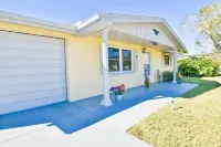 GREAT LOCATION WATERFRONT, HEATED POOL! BEAUTIFUL SUNSETS, ALL PETS STAY FREE! Hotels in Holiday