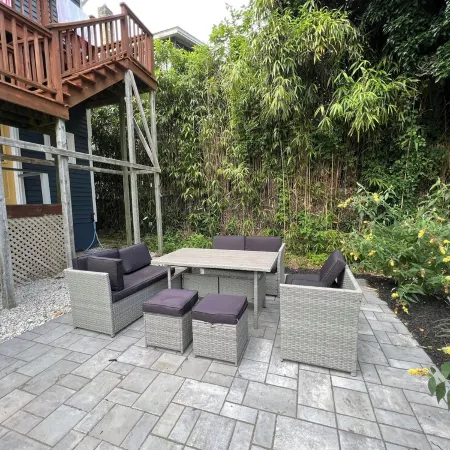 Cozy Downtown Condo(Dog Friendly) 3.5 Blocks to Beach.1 block to Washington Mall