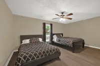 Family Retreat: Patio, RokuTV, Sleeps 10