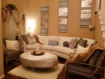 Book Now - Elegant Home w/Pool – Great for Family Stays, Events & Extended Visit