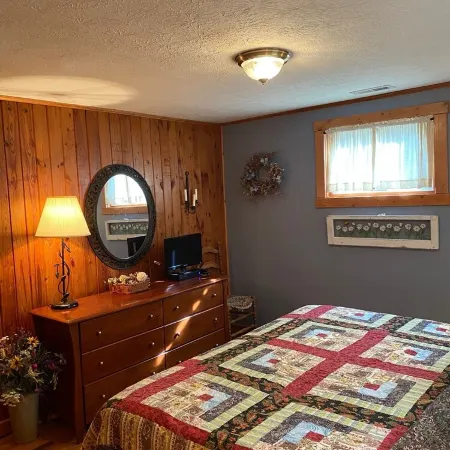 quaint cottage w/hotub & firepit-2 min -downtown Blowing Rock-pet friendly