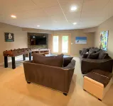 Luxury Getaway. 5 Br, 3BA, 3500 sq. Ft., 2 Acres. Sleeps16.