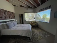 Modern-1 Mile to Plaza-Floor to Ceiling Windows-Mountain Views-Wildlife.