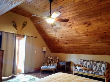 McKenzie Mtn Way Chalet